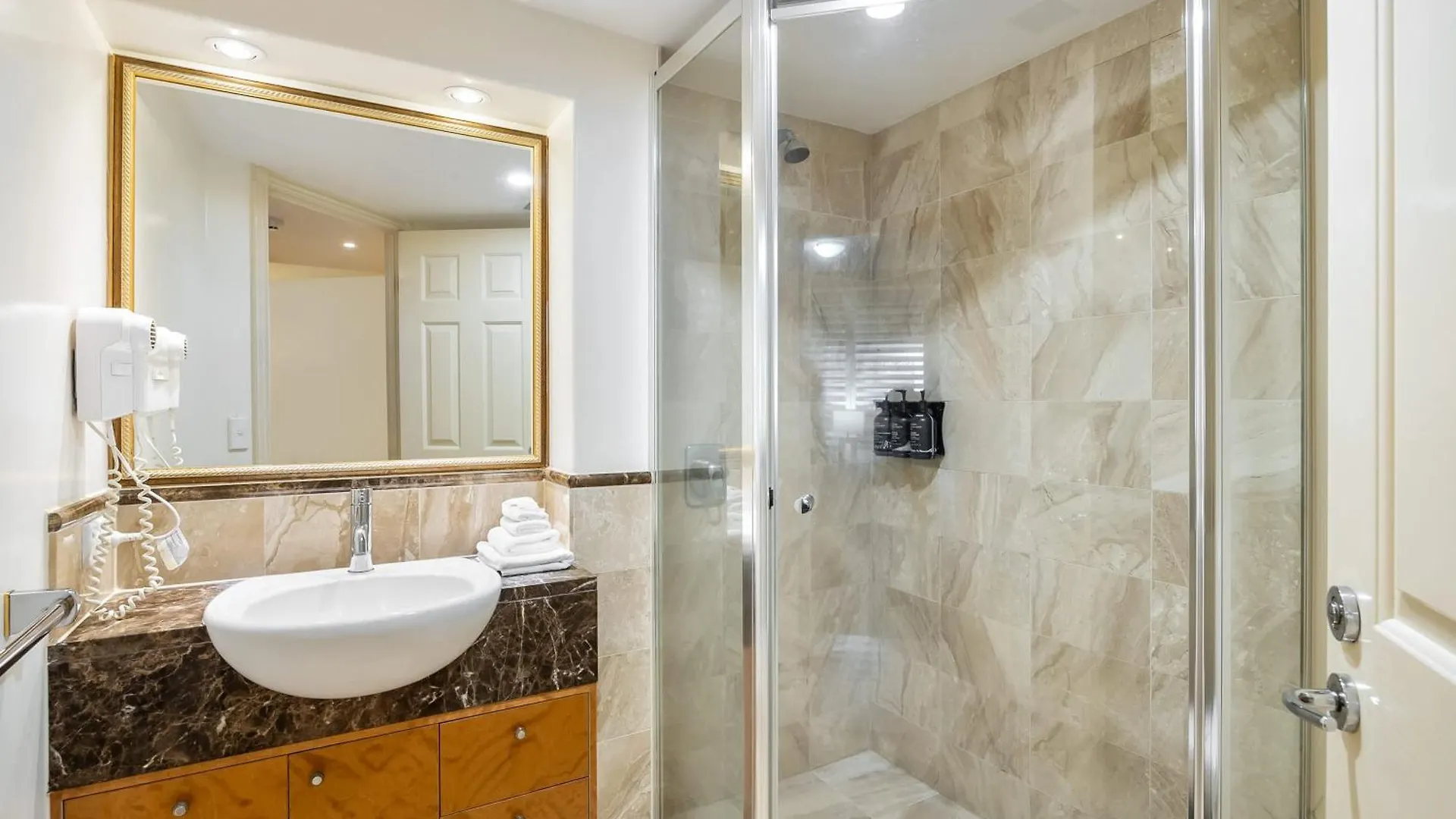 Zanz205- Exclusive Outdoor Spa With Ocean Glimpses Mooloolaba 0*,  Australien